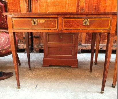 null Table-bureau en bois de placage ouvrant par deux tiroirs Style Louis XVI, XIXème...