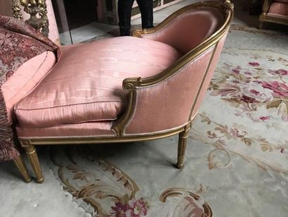 null Duchesse brisée en bois doré à garniture rose De style Louis XVI