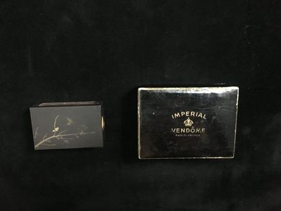 null Lot: Boîte d'allumettes en métal décor japonisant Boîte dans le goût de Line...