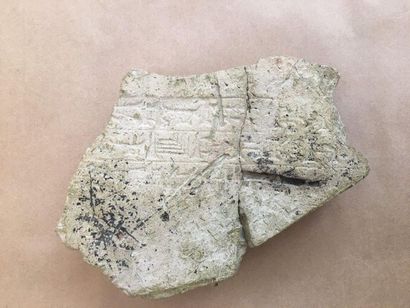 null Fragment de brique de fondation gravée du texte suivant :
" Nabuchodonosor,...