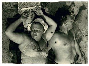HOMER PAGE (1918-1985) Coney Island, août 1949 Tirée à NY par l'artiste Épreuve argentique...