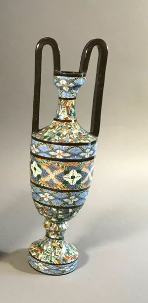 Jean Gerbino (1876-1966) à Vallauris. Vase en forme d'amphore en céramique, signé...