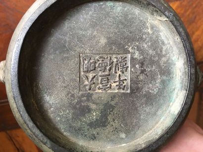 CHINE Brûle-parfum
Bronze
XIXème siècle