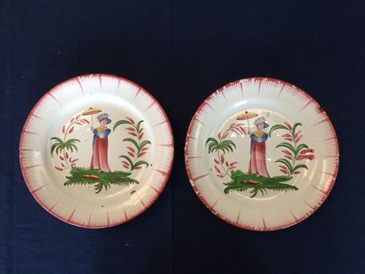 LES ISLETTES Deux assiettes en faïence, décor de jeune femme à l'ombrelle
XIX°