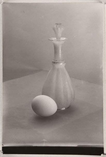 null Composition avec oeuf et flacon (Still life with egg and perfume bottle), 1950-1954
Épreuve...