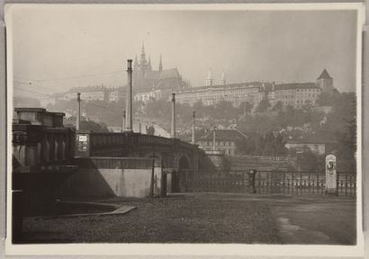 null Envoi de Prague, 1951: Trois vues: Château de Hradcany vu du Pont Manès et au...