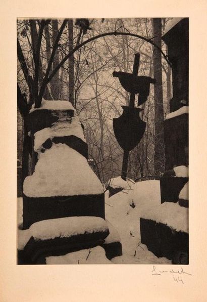 null Le cimetière de Mala Strana sous la neige (Mala Strana cemetery in snow), 1942
Tirage...