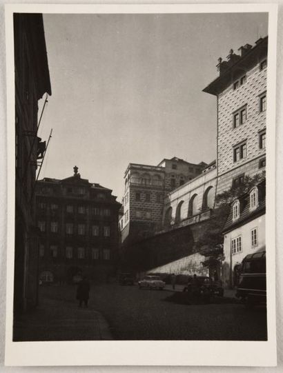 null Scène de rue à Mala Strana (Mala Strana street scene), c. 1940-1950
Épreuve...