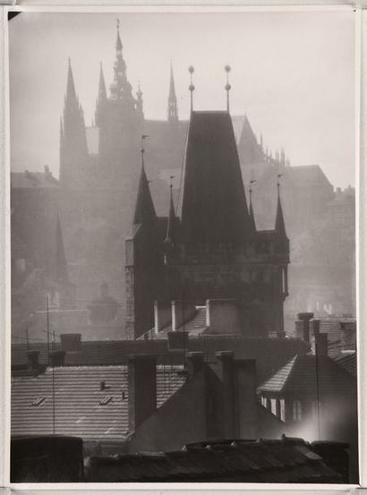 null Toits et flêches du château de Hradcany, Prague (Rooftops and spires of Hradcany...