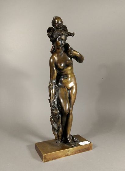 Ecole Italienne du XIXe siècle Vénus et Éros
Bronze à patine brun clair
H.: 42 c...