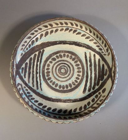Jean BESNARD (1889-1958) Large plat en céramique à corps circulaire et bords galbés....