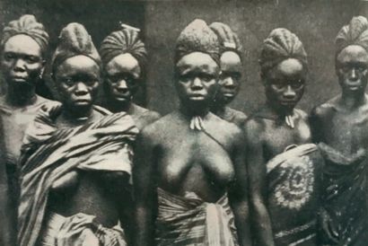 null Masque heaume bundu Mende, Sierra Leone
Époque: Fin du XIXe siècle
Bois mi-dur...