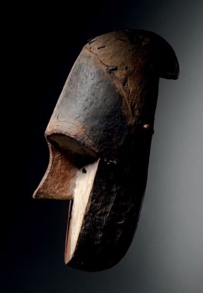 null ? Masque Aduma, Gabon
Bois à polychromie d'origine
H. 35,8 cm - L. 19 cm

Provenance:
-...