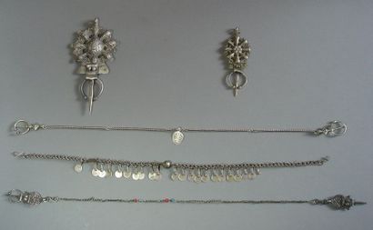 null Ensemble de douze éléments de parure, chaînes et fibules, Sous, Rif, Maroc
Argent,...