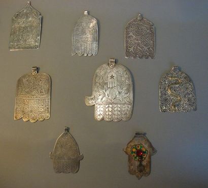 null Huit plaques prophilactiques luha, Maroc
Argent, argent à bas titre, métal
L....