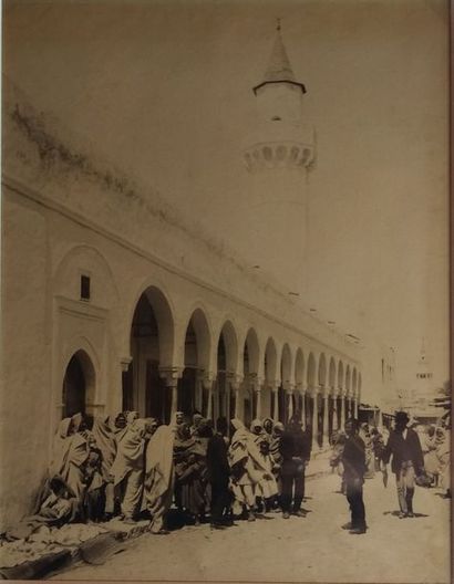 null 10 photographies - S. L. Cafsar et photographe non identifié

Libye, c. 1870-1890.

Tripoli....