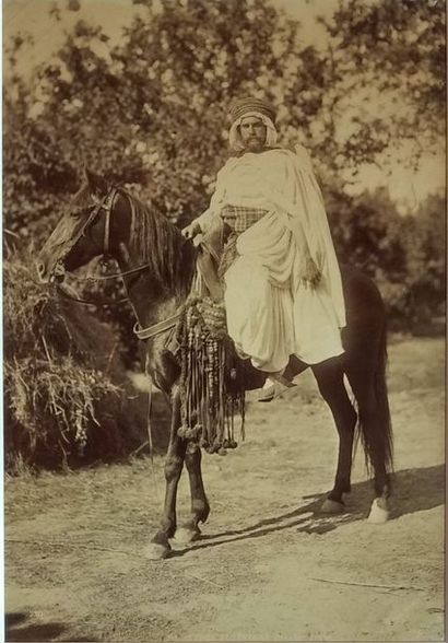null 41 photographies - N.D. – F. Moulin et divers

Algérie, c. 1870-1890.

Cavalier...