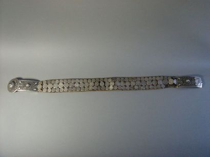 null Ceinture Azerbaïdjan (?)
Argent, cuir, perle de verre
L. 89 cm
Poids brut :...