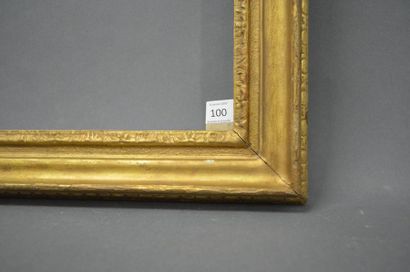 null CADRE À PASTEL en chêne sculpté et doré.
Époque Louis XV (restaurations).
47...