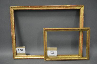 null DEUX BAGUETTES en bois mouluré et doré.
XVIIIe siècle.
10,5 x 15,5 cm - Profil:...