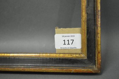 null BAGUETTE en bois mouluré noir et or.
Fin du XVIIIe siècle.
20,7 x 31,4 cm -...