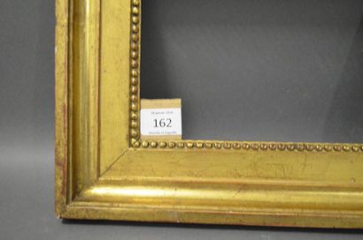 null CADRE en chêne sculpté et doré à décor de perles à la vue.
Époque Louis XVI.
13...
