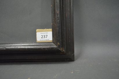 null CADRE À PROFIL RENVERSÉ en bois mouluré et noirci.
Italie, XIXe siècle.
40 x...