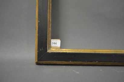 null CADRE PLAT en bois mouluré noir et or.
Italie, fin du XVIIIe siècle.
59,6 x...