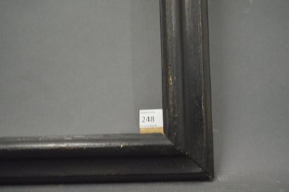 null CADRE À PROFIL RENVERSÉ en bois mouluré et noirci.
XIXe siècle.
56,4 x 71 cm...