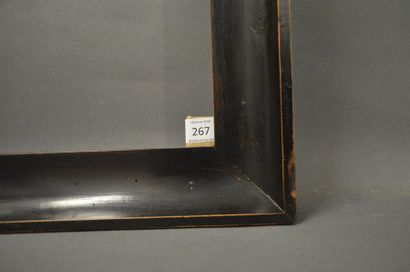 null GORGE en bois mouluré et noirci.
Italie, début du XIXe siècle.
48,1 x 93,2 cm...