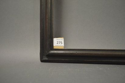 null CADRE À PROFIL RENVERSÉ en bois mouluré et noirci.
Italie, XVIIIe siècle.
66,6...