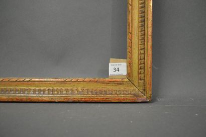 null BAGUETTE en bois et stuc doré à décor de petits canaux.
Fin du XVIIIe siècle.
34,6...