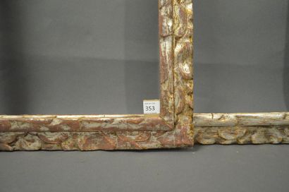 null PAIRE DE CADRES À PROFIL RENVERSÉ en bois sculpté et argenté.
Espagne, XVIIe...