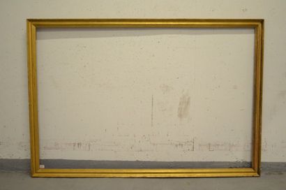 null BAGUETTE en bois mouluré et doré.
Espagne, XVIIIe siècle.
107,5 x 164,3 cm -...