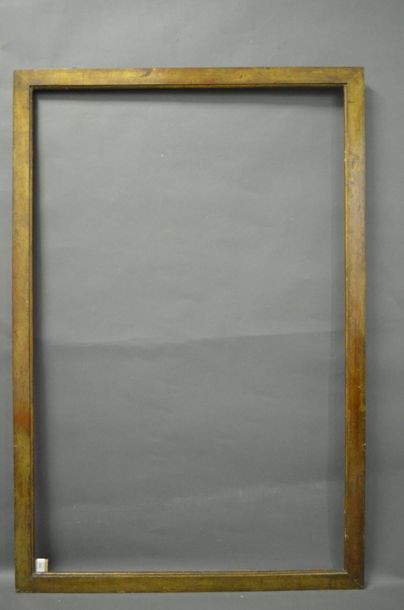 null BAGUETTE PLATE en bois mouluré et doré.
Fin du XIXe siècle.
85,6 x 133,2 cm...