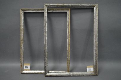 null DEUX BAGUETTES en bois mouluré et argenté.
XIXe siècle.
26,2 x 36,8 cm - Profil:...
