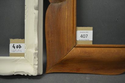 null CADRE À PROFIL RENVERSÉ en bois sculpté.
Circa 1950.
17,6 x 23,7 cm - Profil:...