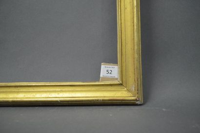 null BAGUETTE en chêne mouluré et doré.
Époque Louis XV.
55,5 x 65,1 cm - Profil:...