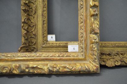 null CADRE en bois sculpté et doré de style Louis XIII.
XXe siècle.
35 x 43,3 cm...
