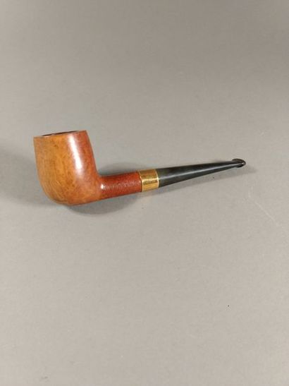 null DUNHILL ROOTBRIAR - MADE IN ENGLAND 

Pipe en bruyere, bague en or 18 carats....