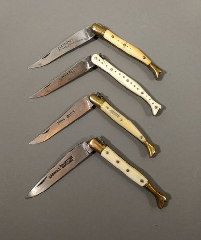 null 
LAGUIOLE - Ensemble de quatre couteaux pliants jambe de femmes :
- GLANDIERES...
