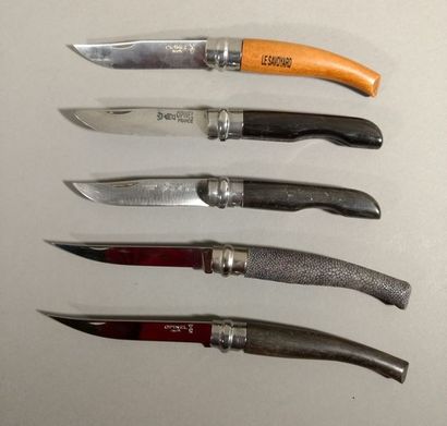 null OPINEL - Ensemble de cinq couteaux pliants Trois N°8 et deux N°10