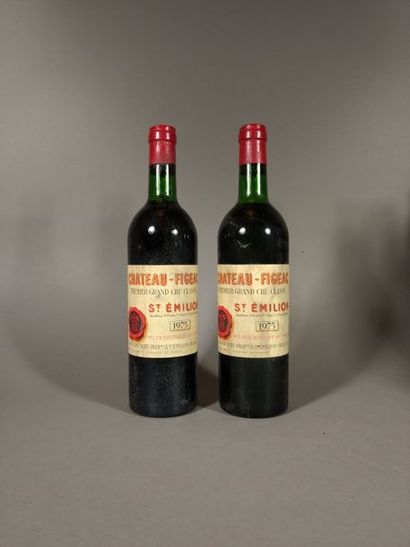 null 2 Blles Château FIGEAC 1975 Premier Grand Cru Classé Saint-Emilion 

Etiquettes...