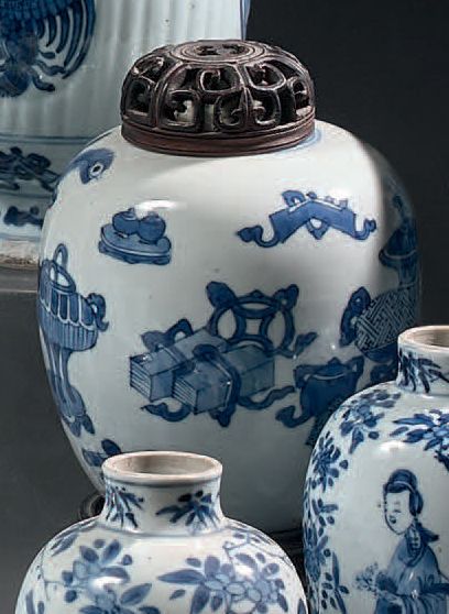 CHINE - Époque KANGXI (1662-1722) Petit pot à gingembre en porcelaine bleu blanc...