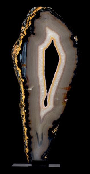 null TRANCHE D'AGATE
Mine de Tabajaran, Rio Grande do Sul, Brésil
H. 65 cm - L. 29...