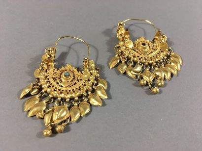 null Paire de boucles d'oreilles à pendeloques en or 9 carats.
Travail probablement...