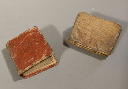 null Ensemble de deux livres miniatures, l un en hébreu, l autre en anglais H. 5.4...