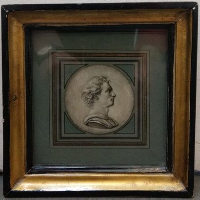 null Ecole française du début du XIXème Portrait d Homme de profil Miniature en grisaille...