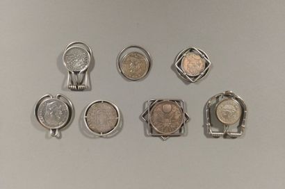 null Bel ensemble de six pinces à billets composées de pièces en argent On joint...