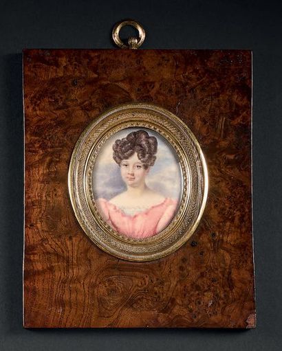 ECOLE RUSSE vers 1800 Portrait de jeune femme en robe rose et coiffure à rouleaux,...